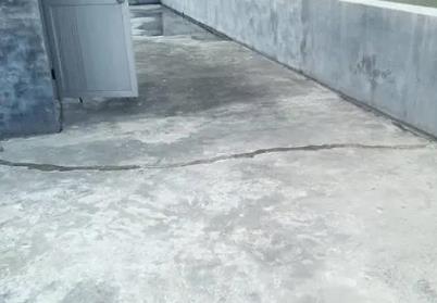 讷河楼顶漏水维修公司分享下如何解决卫生间隐蔽部位漏水的问题?