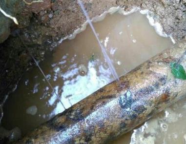 讷河楼顶渗水维修公司分享下地暖漏水的原因及检测方法。